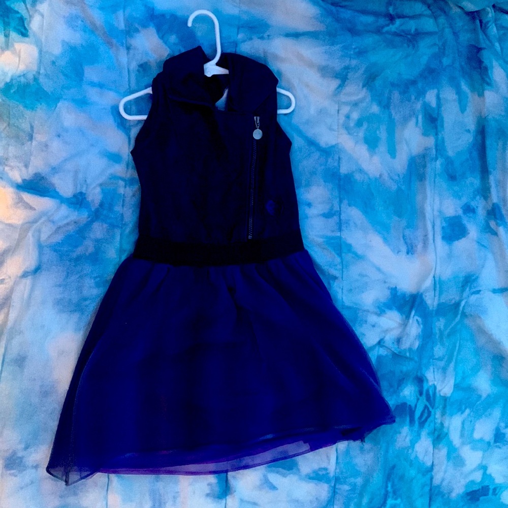 I’m selling this bc I’m trying to raise more money and I’m selling a dress